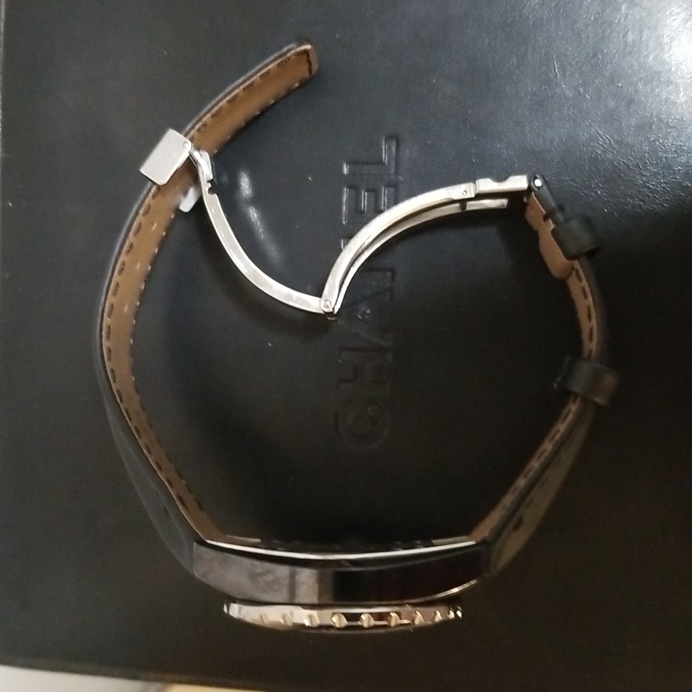 Chanel Iconic J12 Quartz 33mm watch - Picture 9 of 16